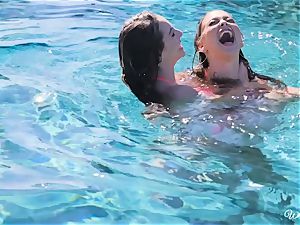 Riley Reid and Kimmy Granger take a dip in each others honeypots
